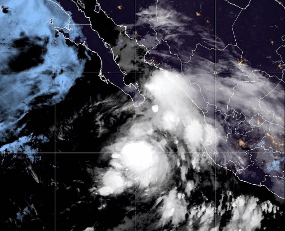 Imagen de satélite de la tormenta tropical Ivo en el Pacífico mexicano. Noaa