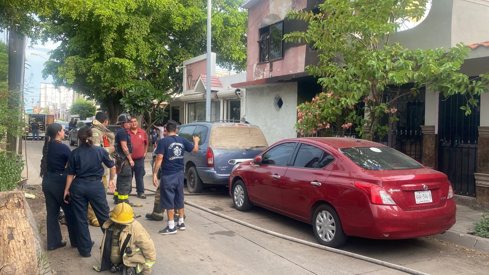 Cuerpos de auxilio en el lugar del incendio.