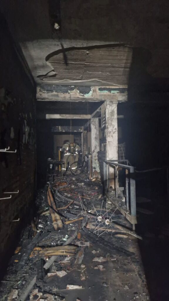 Incendio deja daños en papelería y vivienda en el centro de la ciudad de Mazatlán