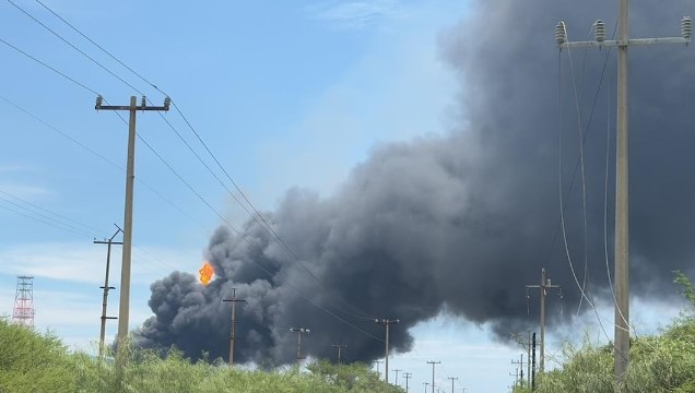VIDEO: Se registra aparatoso incendio en refinería de Salina Cruz, Oaxaca