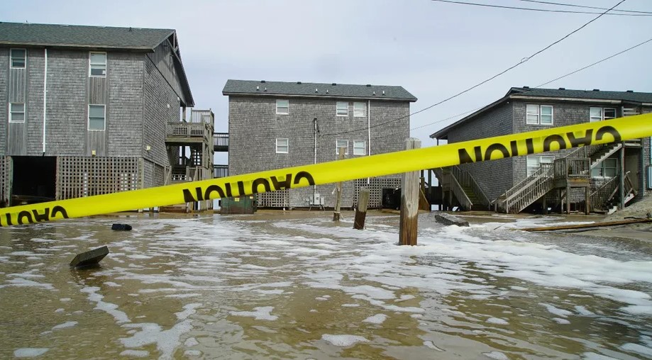 Huracán Erin provoca evacuación de al menos 2 mil personas tras inundaciones en Carolina del Norte