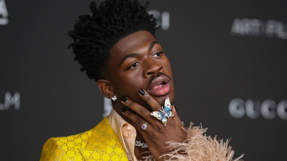 Lil Nas X, acusado de 4 delitos graves, sale de prisión bajo fianza