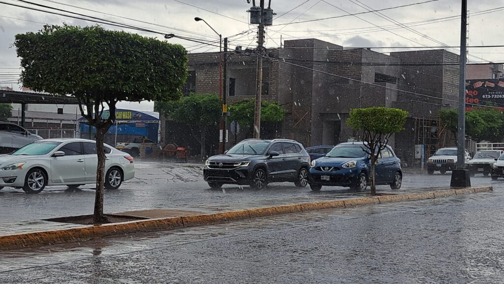 Lluvia en Guamúchil