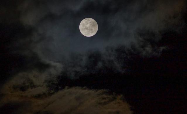 Luna negra Prepárate para la noche más oscura y estrellada del mes