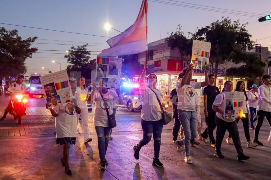 Manifestación para pedir justicia por las personas de la comunidad LGBTQ+ asesinadas.