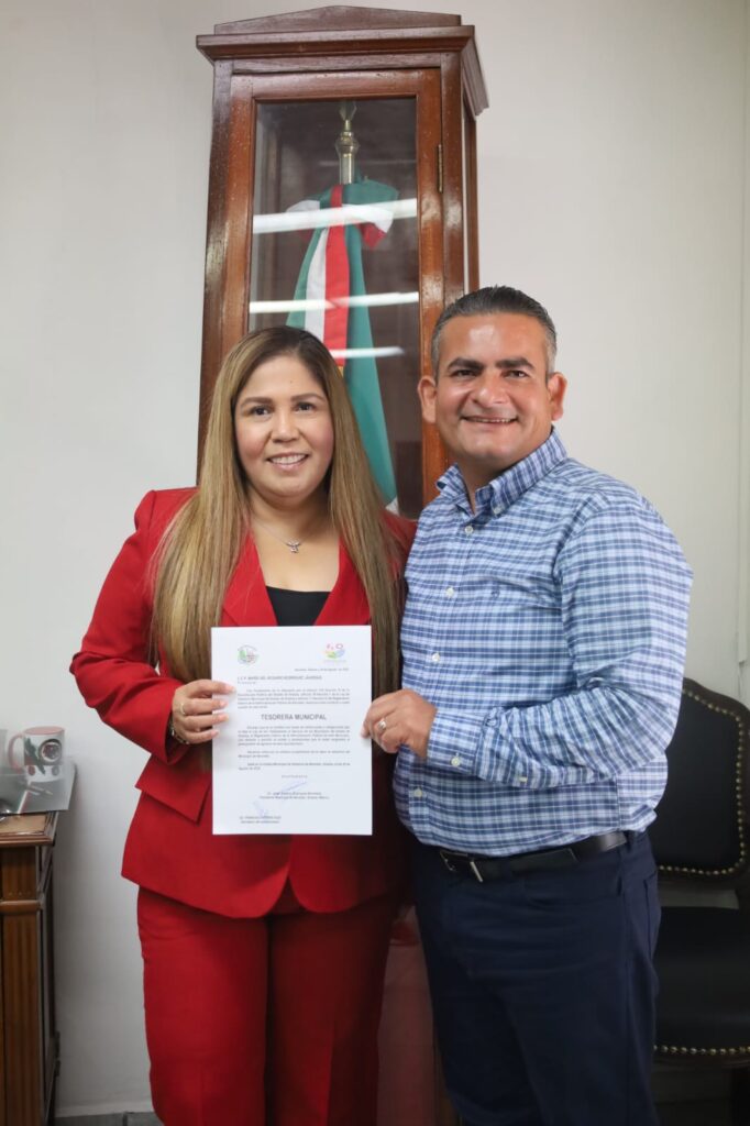 María del Rosario Rodríguez junto al alcalde Jorge Rosario Bojórquez Berrelleza.