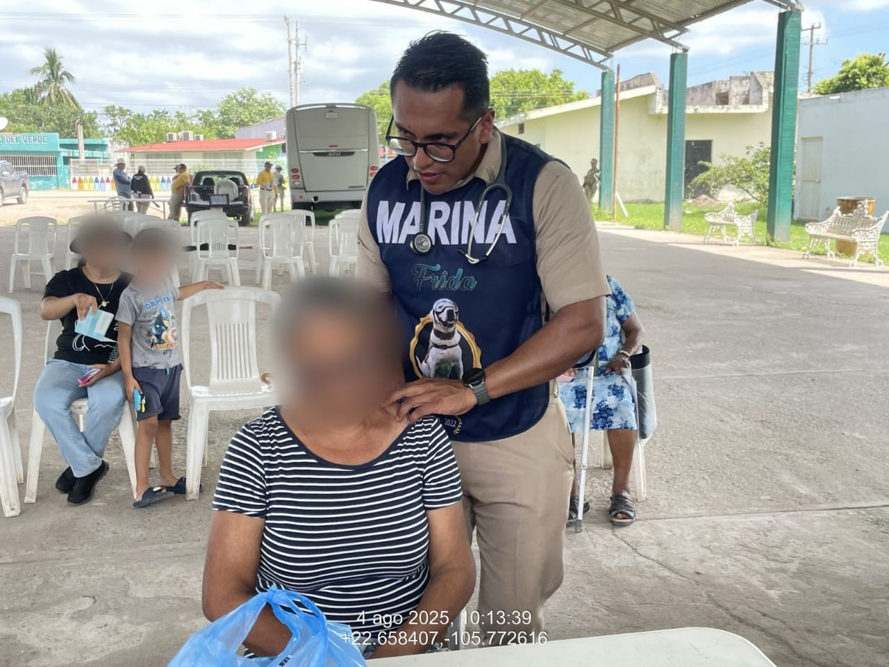 Servicio comunitario por parte de la Marina.