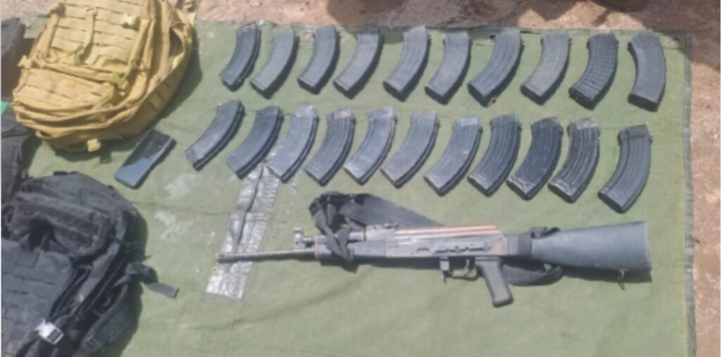 Militares detienen a hombre con armas y equipo táctico en Elota
