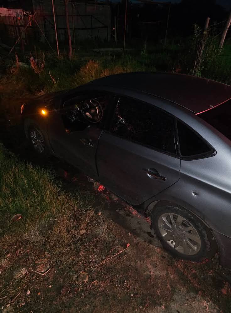 Motociclistas balean auto de alquiler tras aparente intento de despojo en Mazatlán