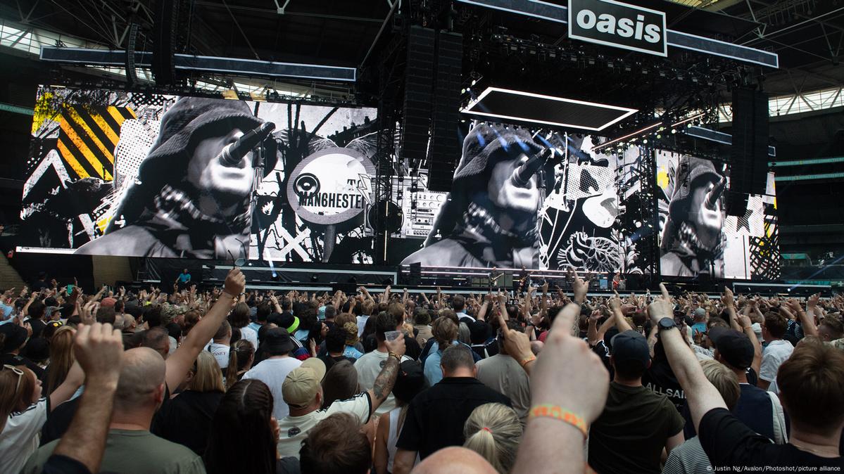 Muere espectador al caer de una grada durante concierto de Oasis en Wembley