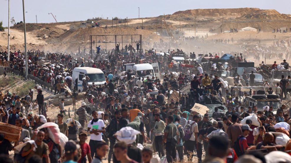 Mueren 20 personas en Gaza por volcadura de camión con víveres