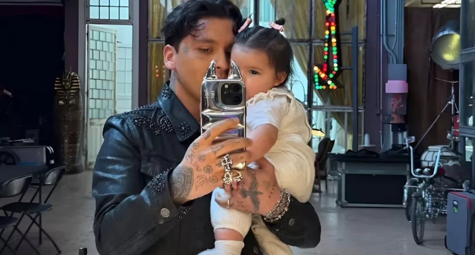 Christian Nodal explica por qué no ve con frecuencia a su hija Inti : 