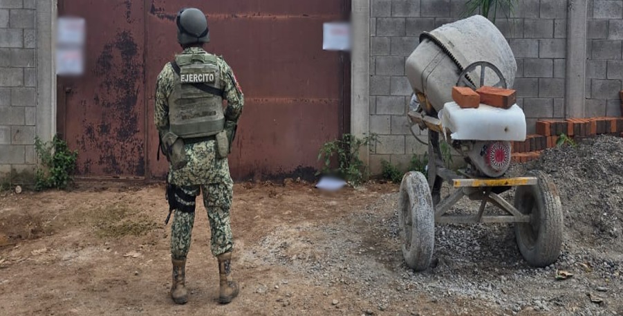 Droga asegurada durante cateo en una casa