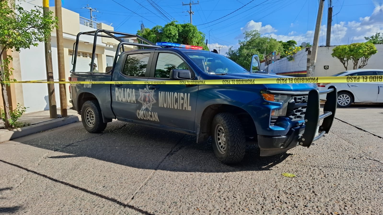Policía Estatal resguardando la zona donde ocurrió el ataque a balazos.