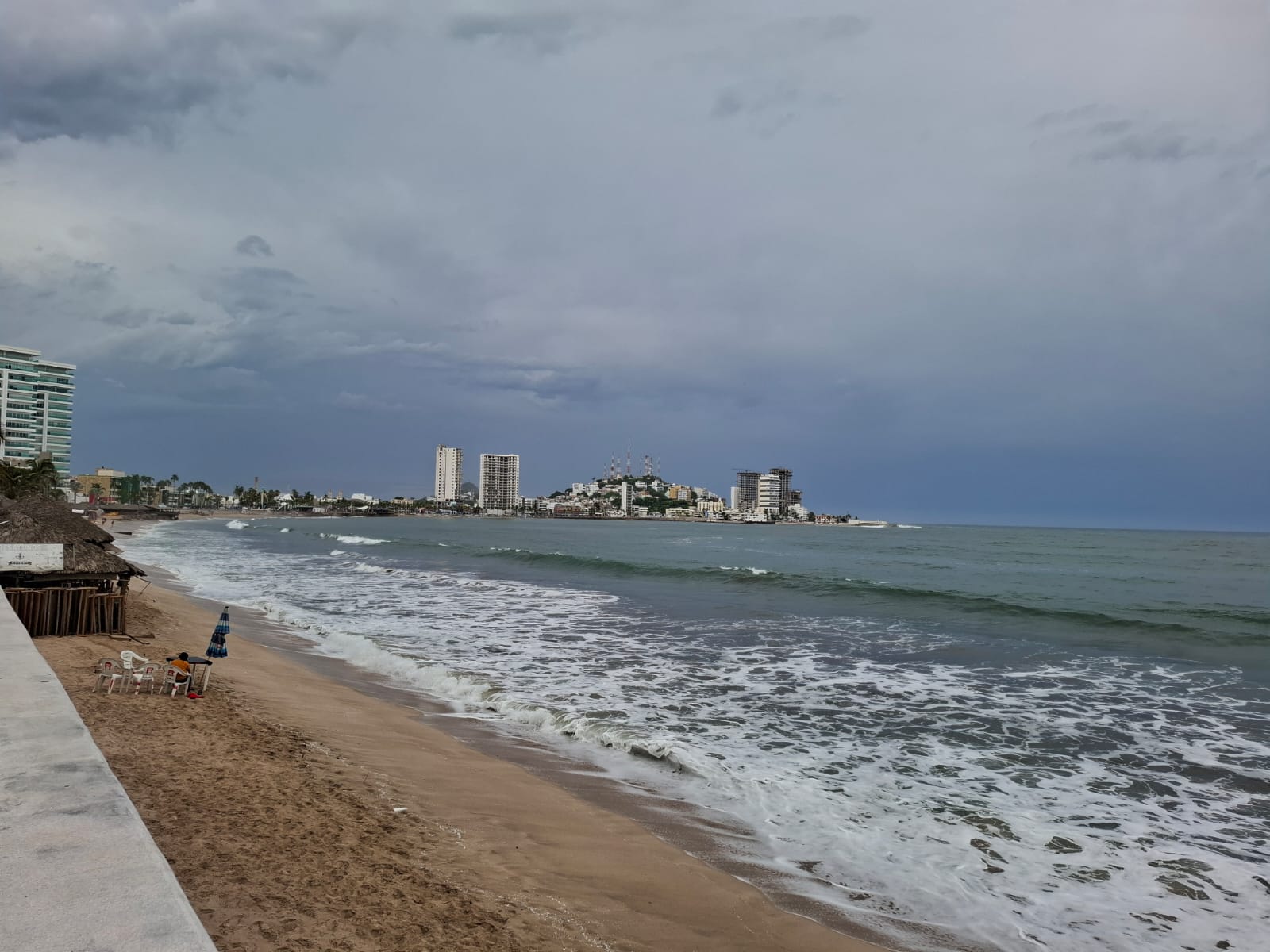¡Muchos se fueron! Vacaciones de verano cierran con poca afluencia de bañistas en playas de Mazatlán