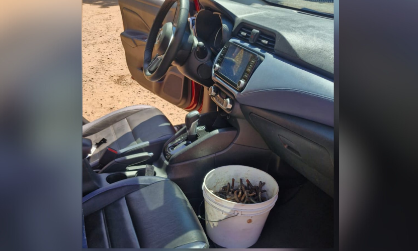 Ponchallantas al interior de un vehículo