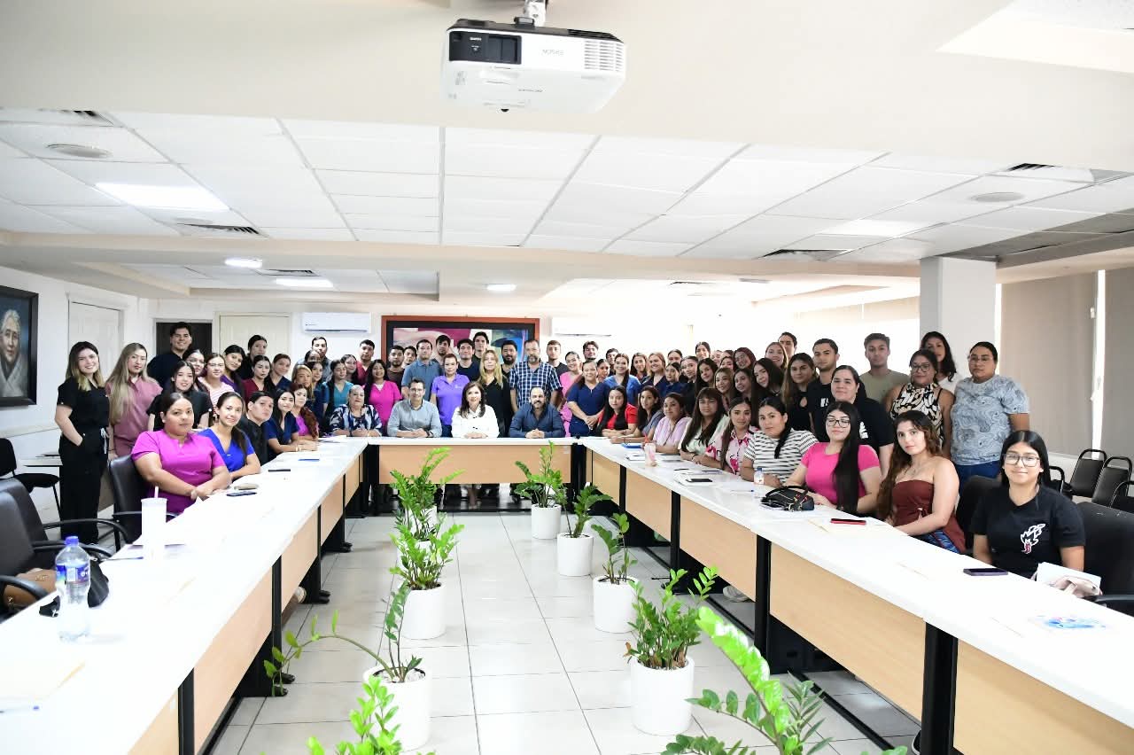 Estudiantes universitarios se suman al Programa Escuela y Salud.