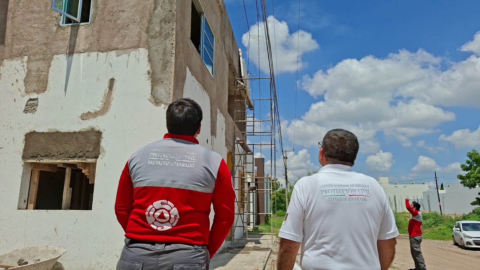 Protección Civil supervisando una obra en Salvador Alvarado.