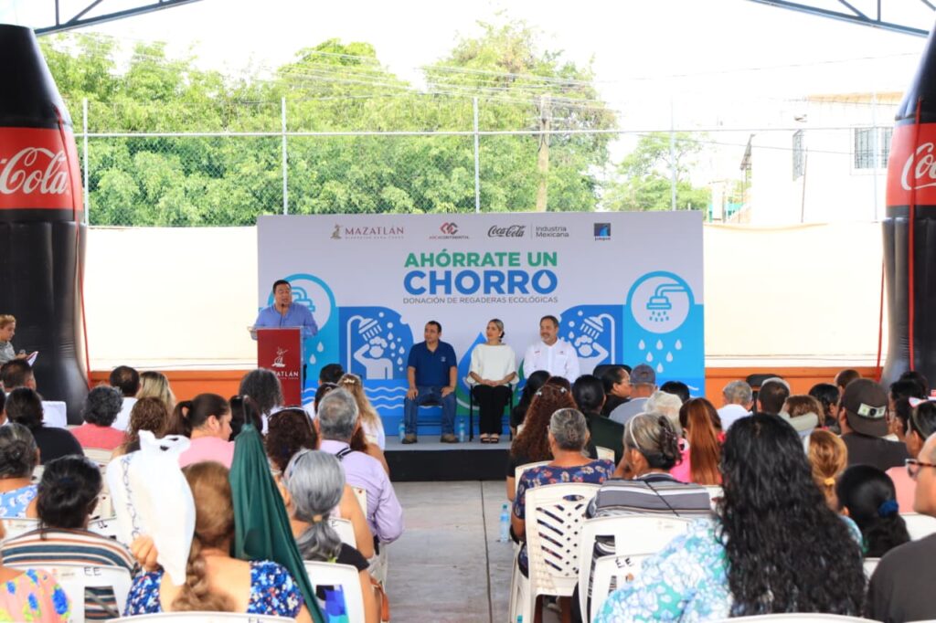 Entregan mil 500 regaderas ecológicas 