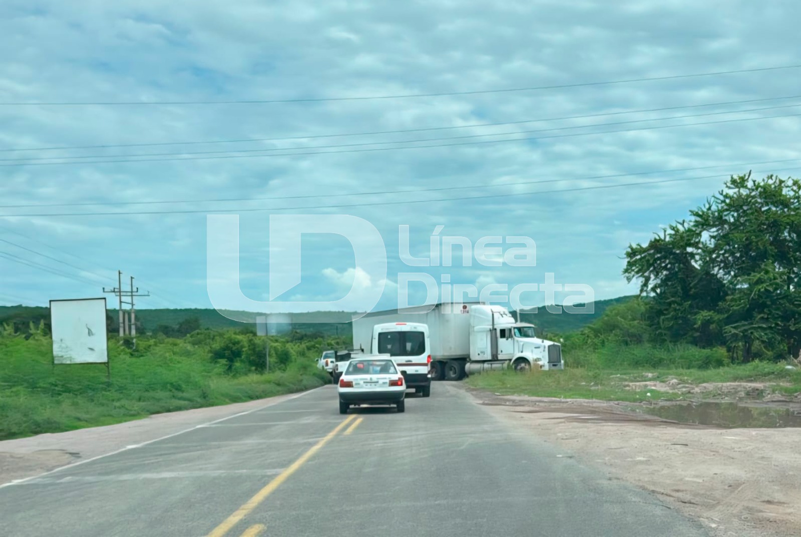Reportan que civiles armados bloquen las entradas y salidas de la ciudad de Escuinapa