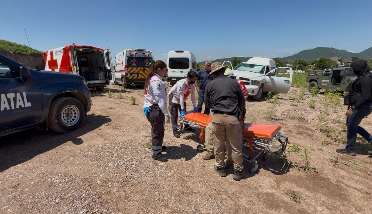 Rescatan de un cerro a integrante de la Comisión de Búsqueda en Culiacán tras sufrir golpe de calor