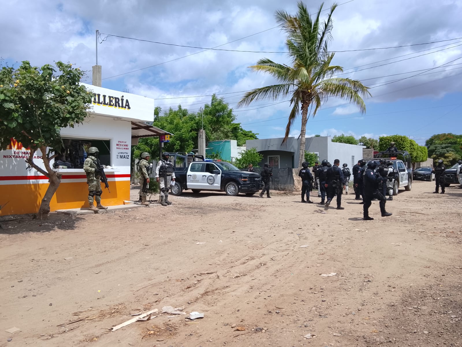 Fuerte operativo en Villa Juárez, Navolato.