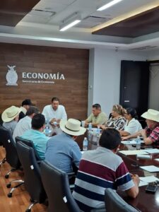 Reunión Campesinos con secretario en Culiacán