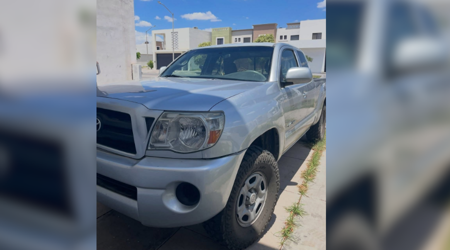 Roban camioneta a presidenta de fundación de rescate de mascotas en plaza comercial de Los Mochis