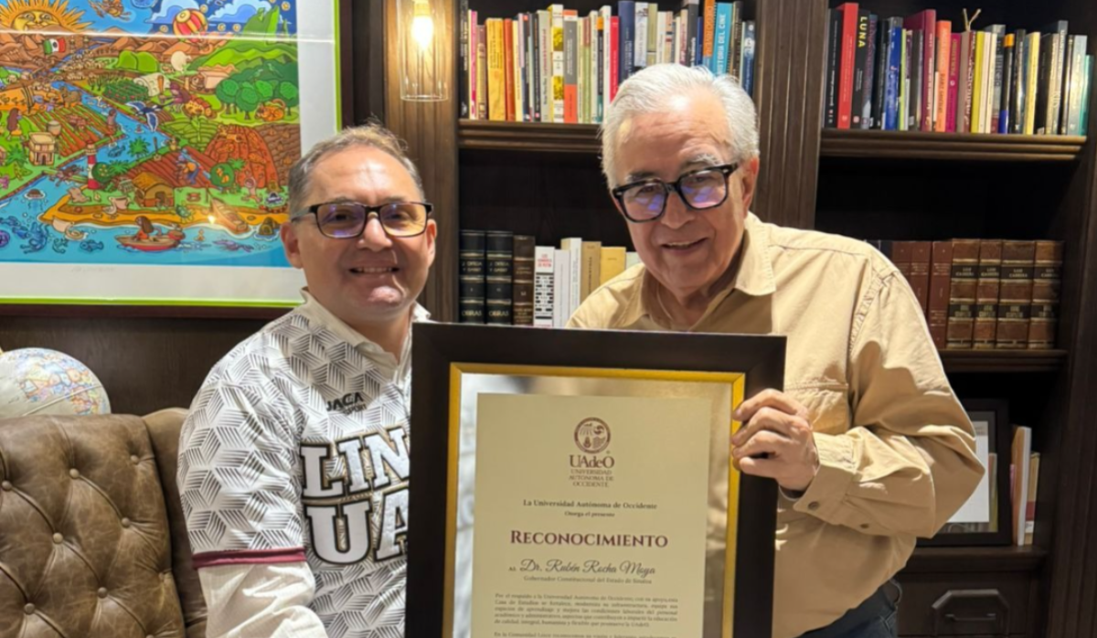 Rocha Moya recibe reconocimiento de la UAdeO