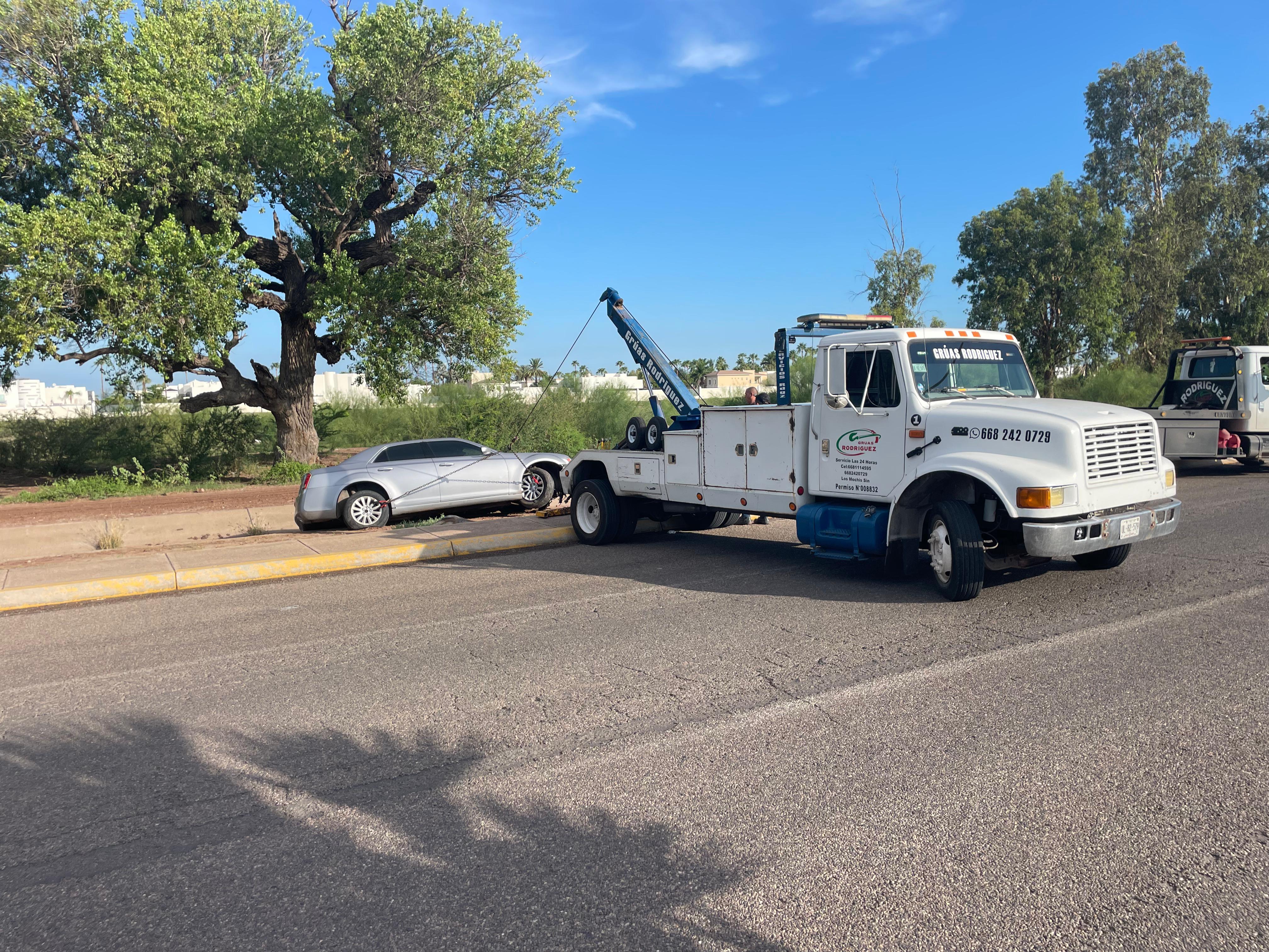 La unidad cayó al canal de riego luego de que su conductor perdiera el control del volante.