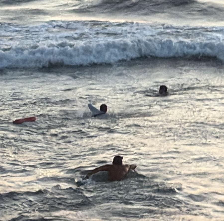 Salvavidas rescatan a seis turistas en playas de Mazatlán