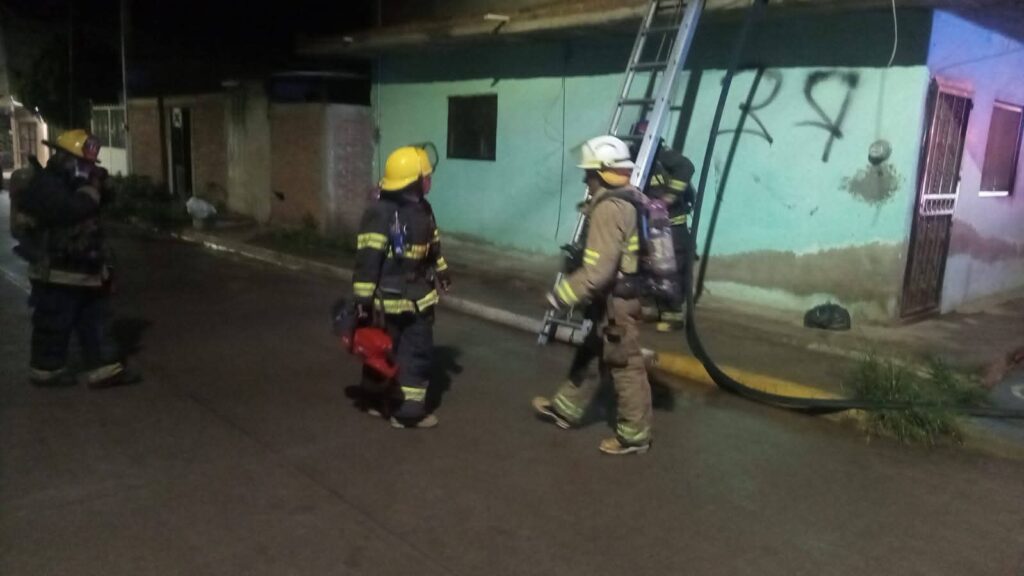 Se incendia la segunda planta de una vivienda en la colonia Ampliación Urías, Mazatlán