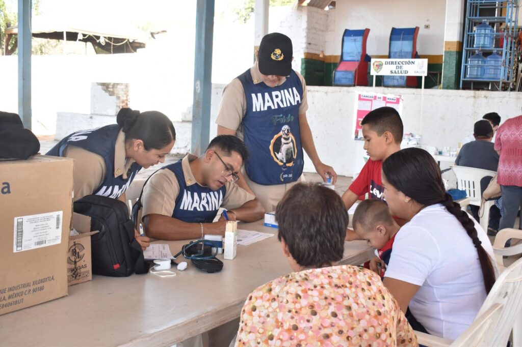 Jornada Médica de Primer Contacto por parte de la Marina.