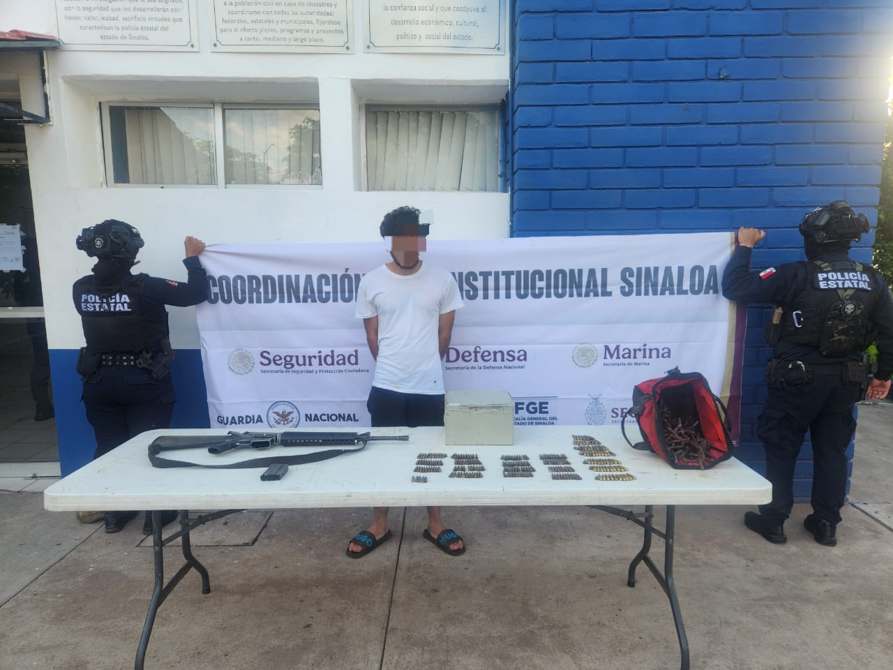 Sujeto intenta darse a la fuga, pero autoridades lo detienen con un AR-15 y “ponchallantas” en Culiacán