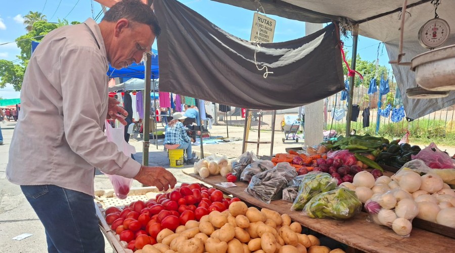 Comerciantes se menatienen optimistas pese a las bajas en venta