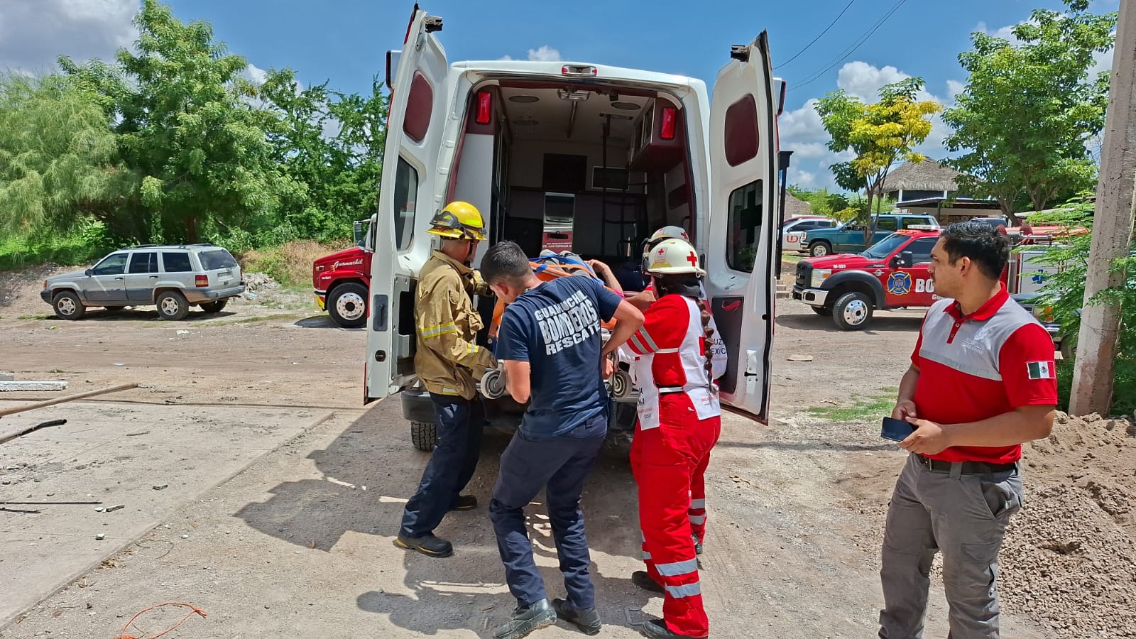 Trabajador sufre descarga eléctrica en obra en domicilio de la colonia Niños Héroes en Guamúchil