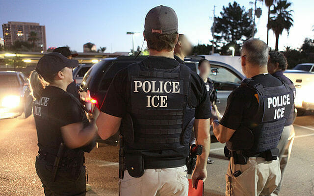 Trump rompe récord con más de mil 400 deportaciones diarias, según reporte