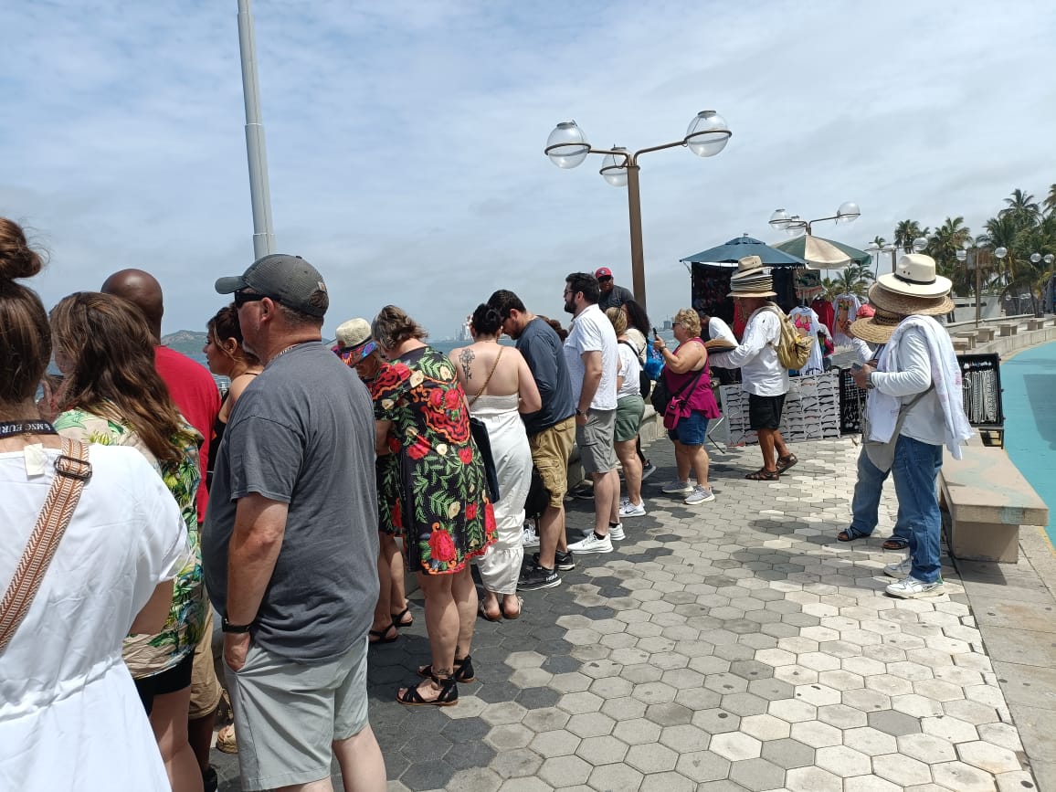 13 mil turistas en tres cruceros llegaron a Mazatlán
