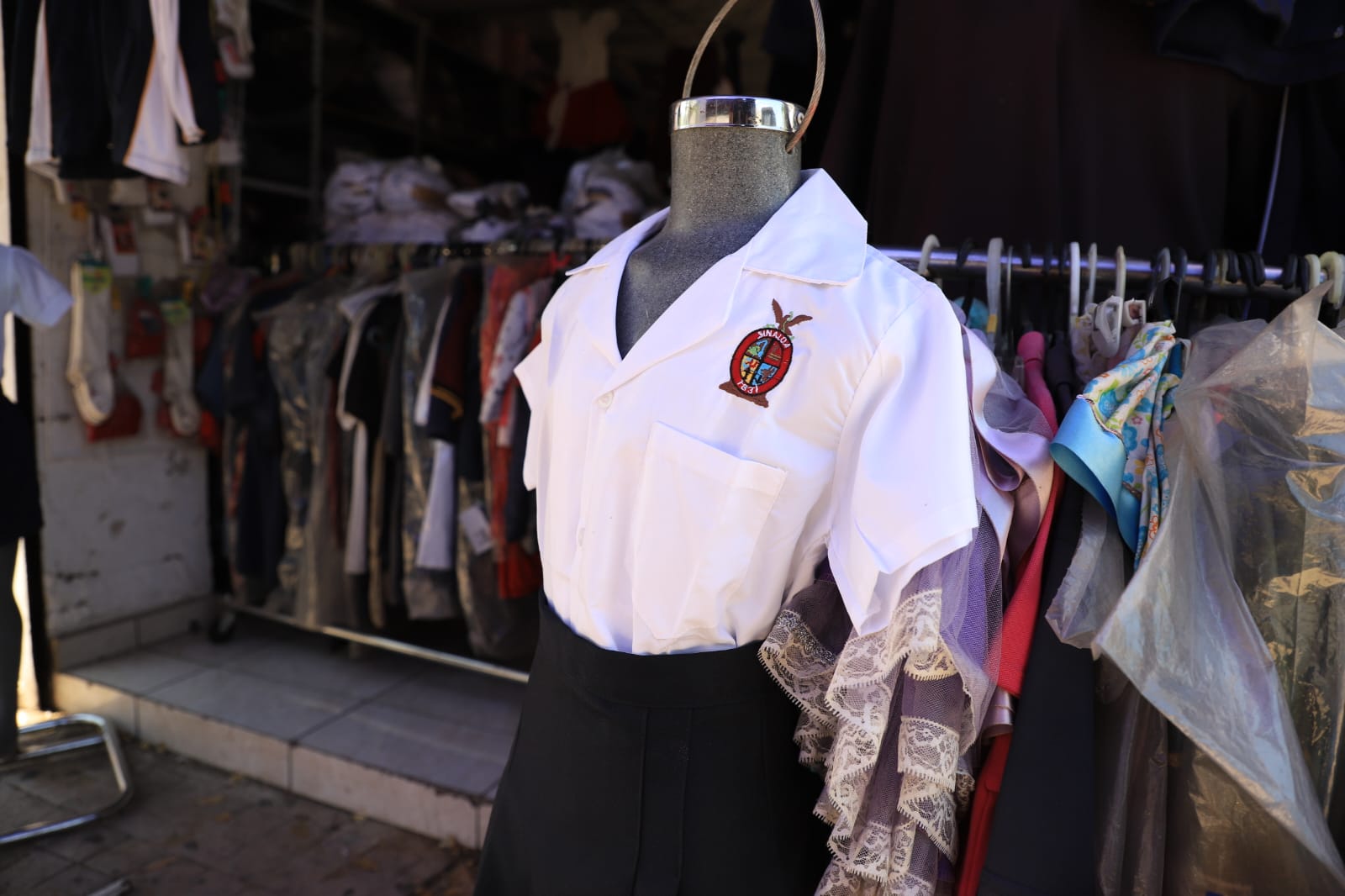 Inicio del canje de uniformes, útiles escolares y calzado deportivo gratuito.