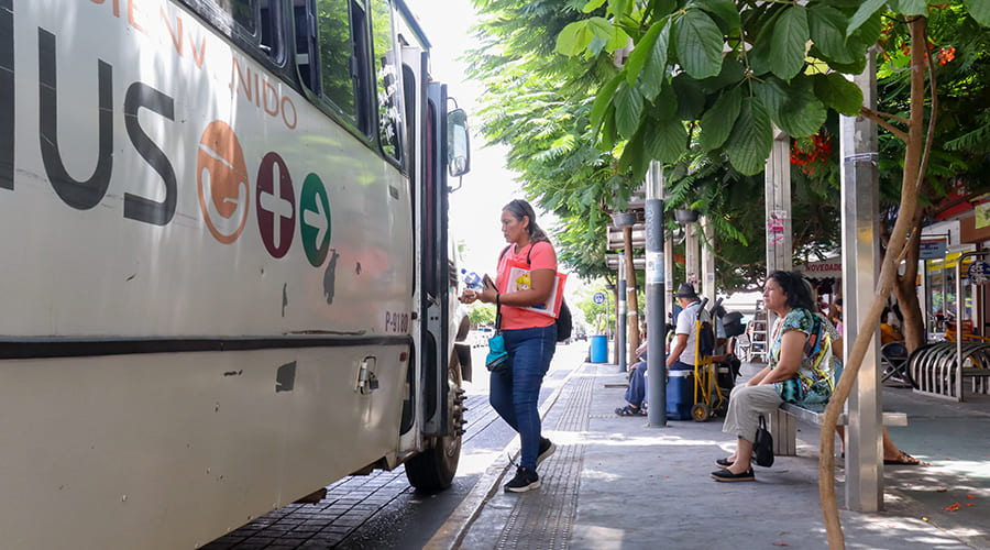 Usuarios transporte público urbano Los Mochis