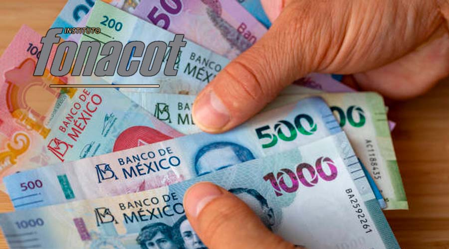 Billetes mexicanos de diferentes denominaciones