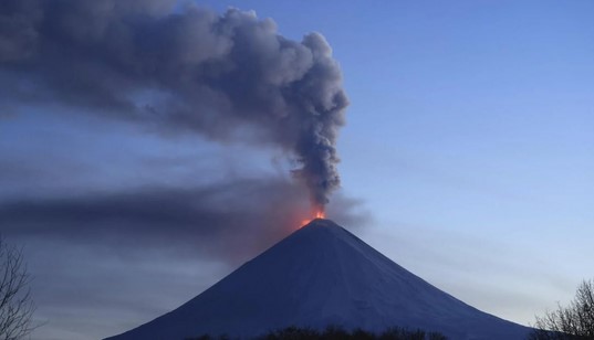 Siete volcanes se activan simultáneamente en Kamchatka, Rusia, tras un potente sismo