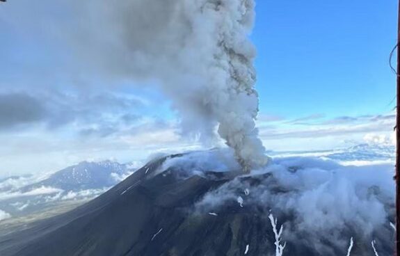 VIDEO: Volcán Krasheninnikov, en Rusia, entra en erupción por primera vez en más de 450 años