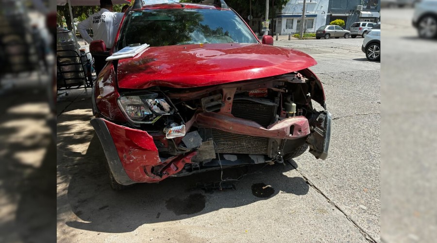 Colisión en el centro de Los Mochis