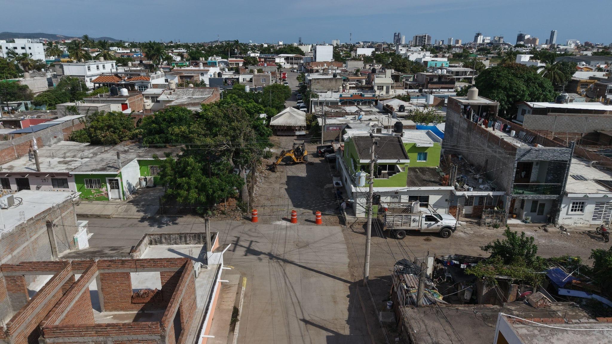 Obra en la calle Tomás Urbina de la colonia Francisco Villa.