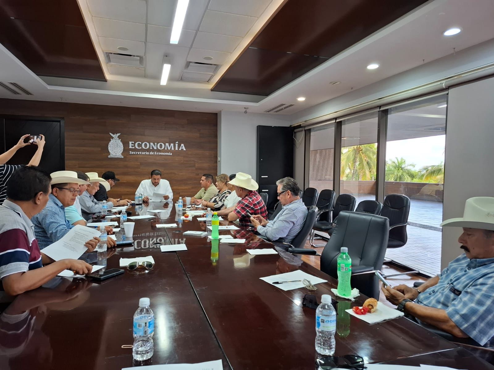 Reunión Campesinos con secretario en Culiacán