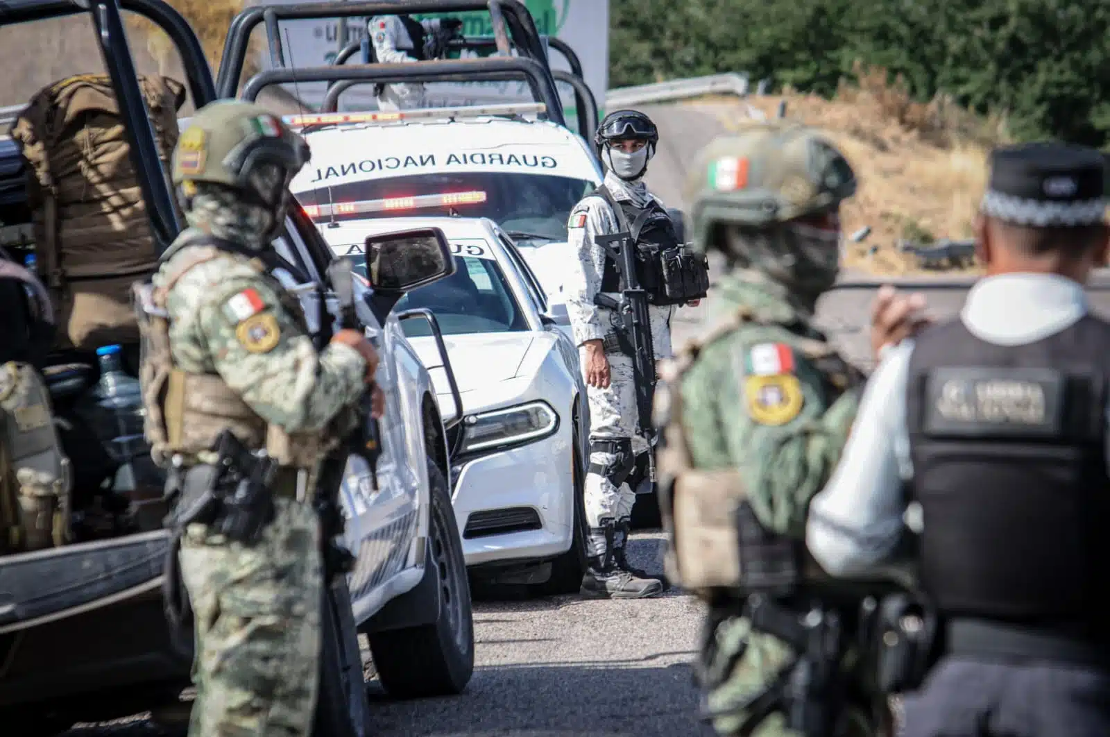 Fuerzas militares mantienen fuerte presencia en el municipio de San Ignacio.