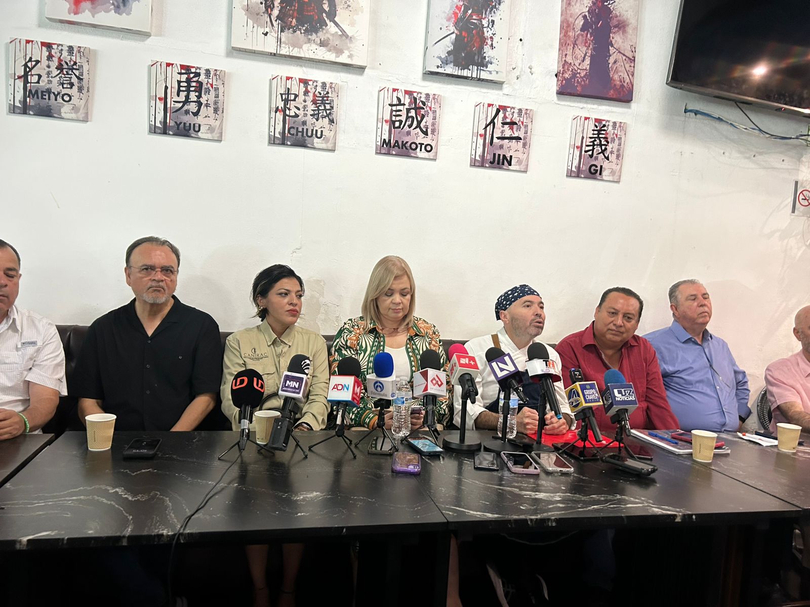 conferencia de prensa para invitar a marcha en Culiacán
