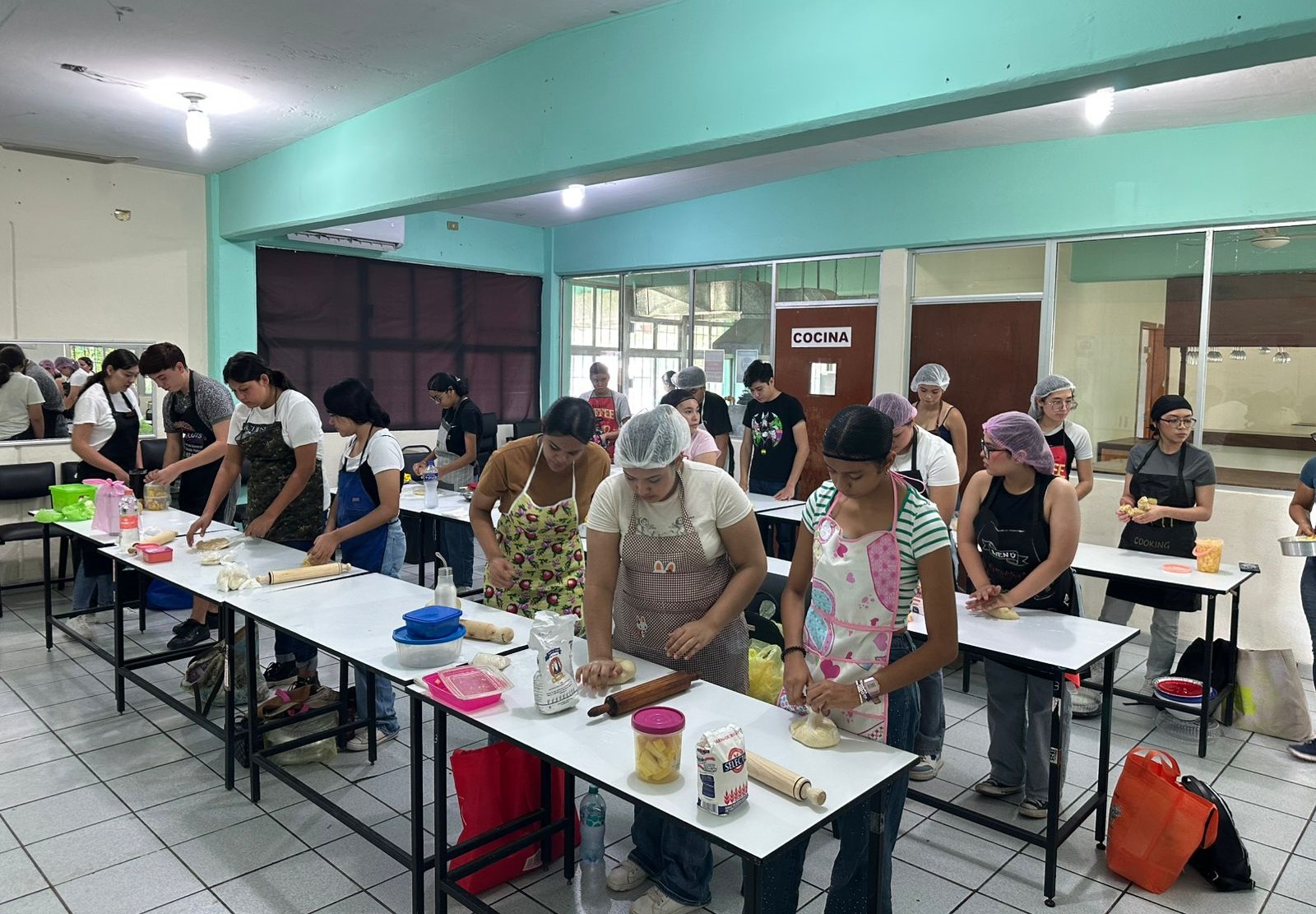 Jóvenes durante los cursos de verano del IMJU en Mazatlán.