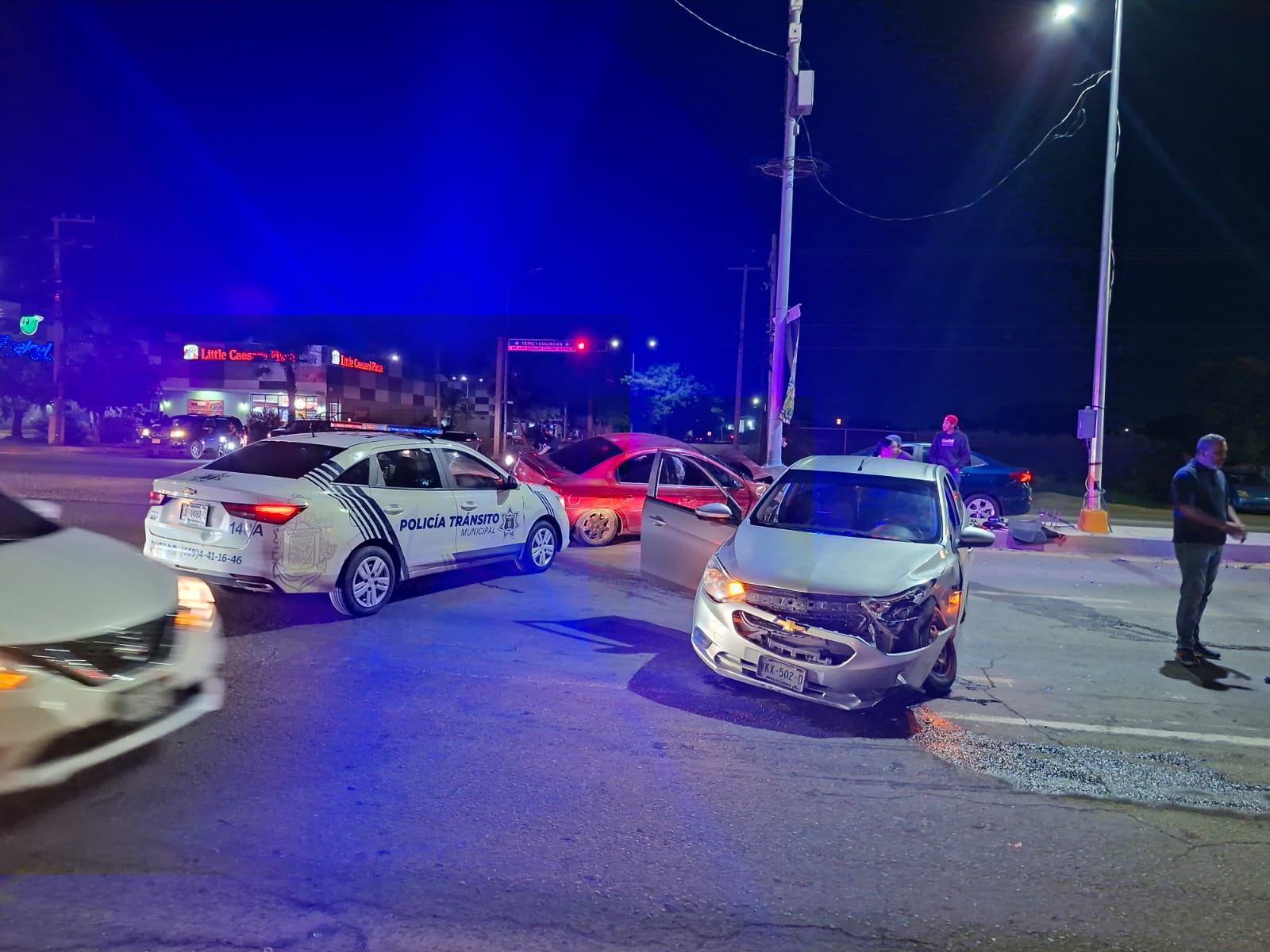 fuerte choque en la avenida Santa Rosa, Mazatlán deja dos lesionados